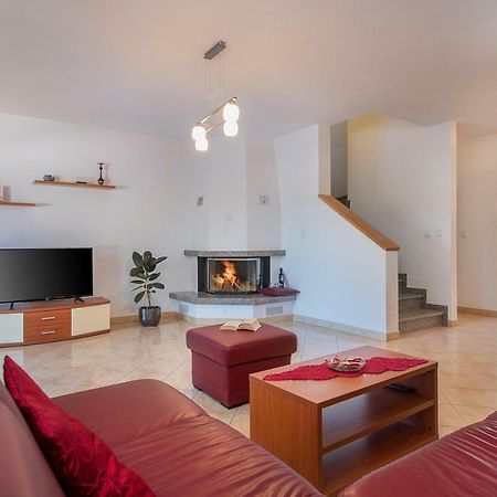 Ferienhaus Mary Ližnjan Eksteriør bilde